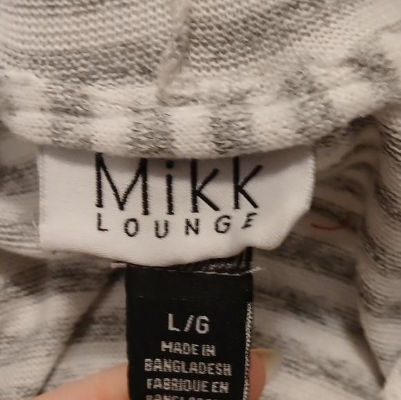 $4 Add-on Gray & White Striped Hoodie - Size Large - Picture 4 of 9